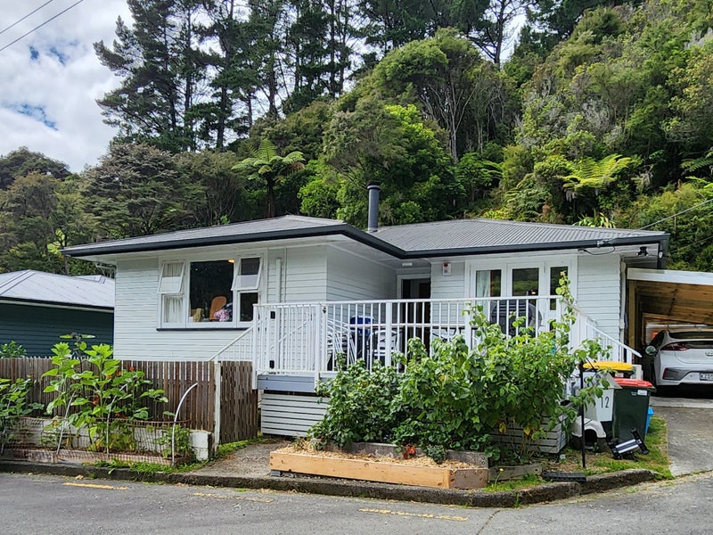 12 Shackleton Grove, Stokes Valley, Lower Hutt - Carousel 1