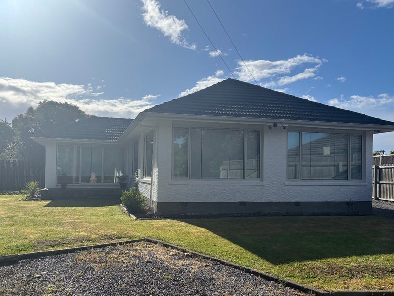 34 Manor Place, Bryndwr, Christchurch - Carousel 1