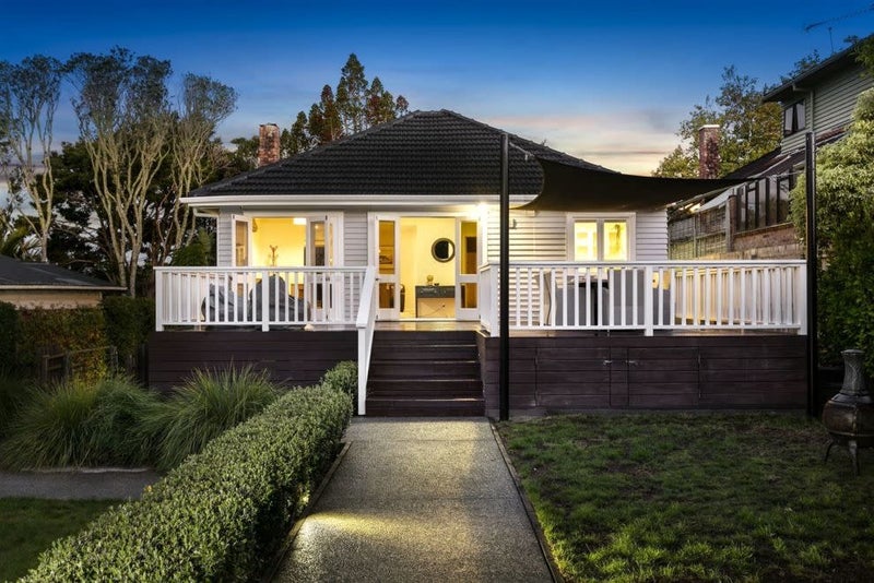 18 Glade Place, Birkenhead, Auckland - Carousel 1