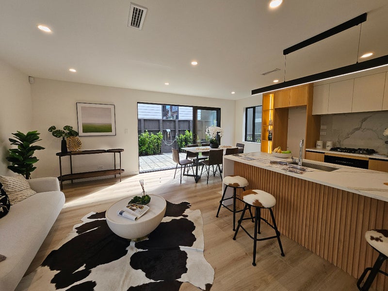 71B Seaview Road, Castor Bay, Auckland - Carousel 1