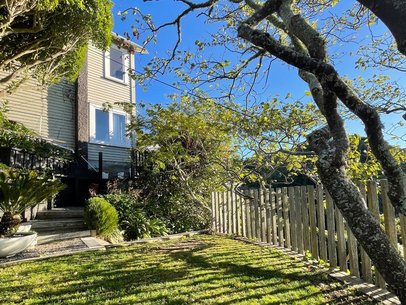 43 Garden Road, Northland, Wellington - Carousel 1