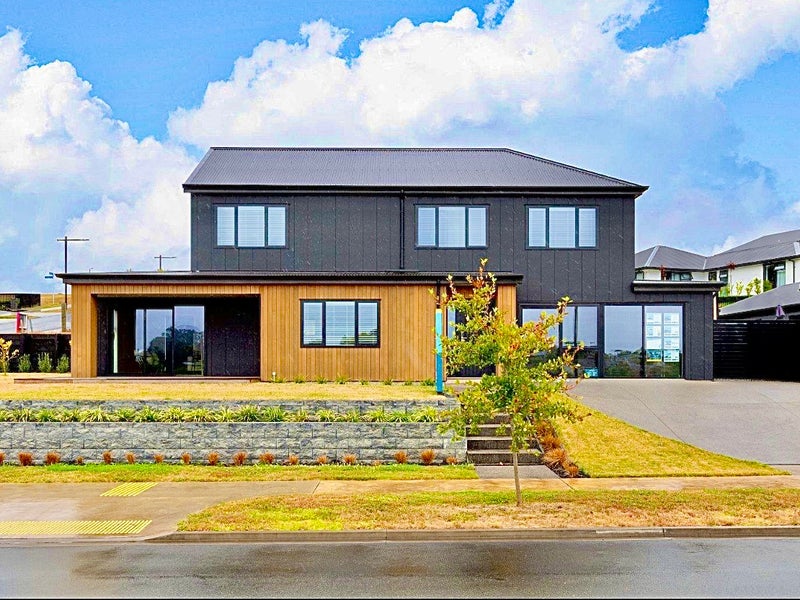 11 Akakura Terrace, Peacocke, Hamilton - Carousel 1