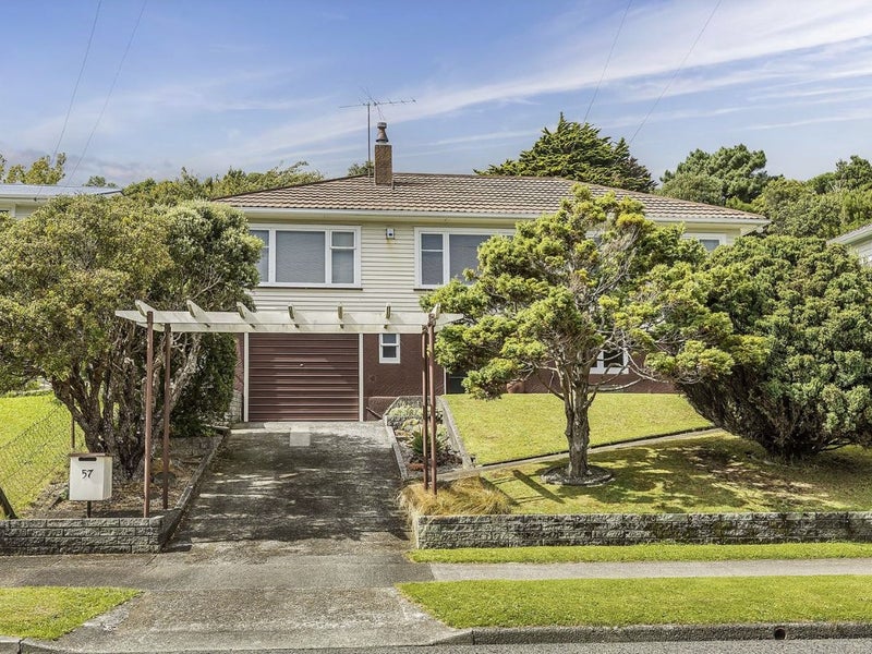 57 Taylor Terrace, Tawa, Wellington - Carousel 1