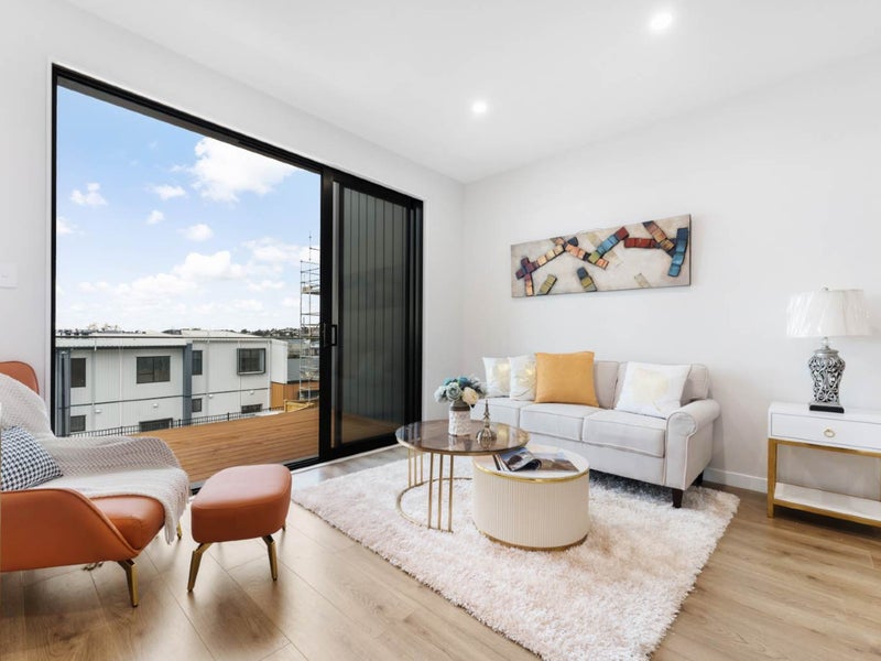 7 Arura Place, Massey, Auckland - Carousel 1