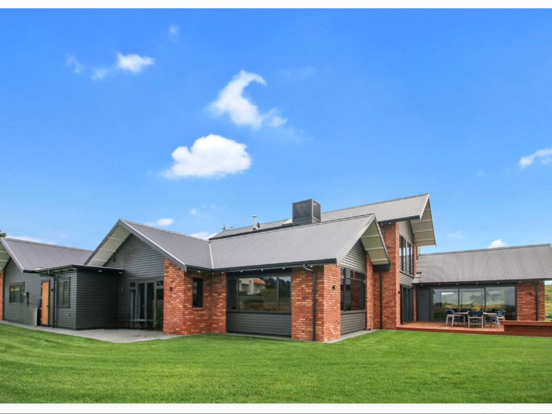 67 Pineleigh Drive, Poraiti, Napier - Carousel 1