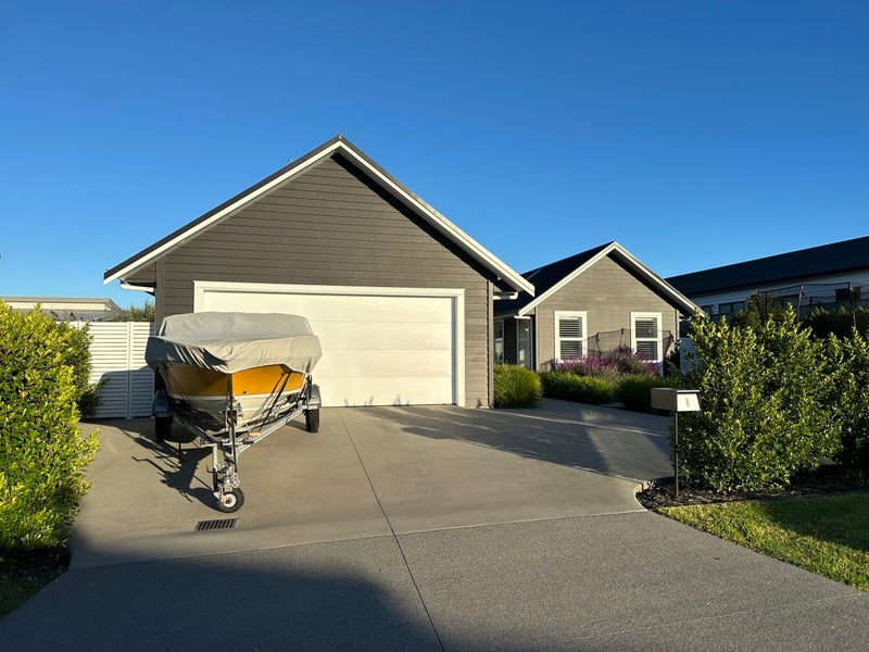 8 Cadwil Drive, Beachlands, Auckland - Carousel 1