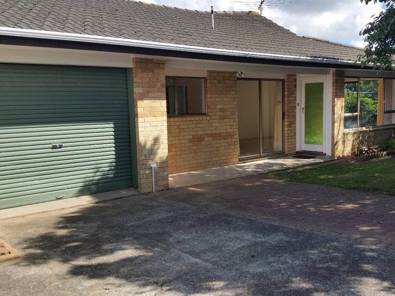 2/12 Jane Gifford Place, Half Moon Bay, Auckland - Carousel 1
