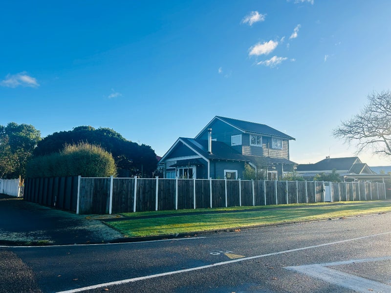 111 Georges Drive, Napier South, Napier - Carousel 1