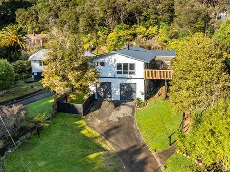 38 James Grove, Stokes Valley, Lower Hutt - Carousel 1