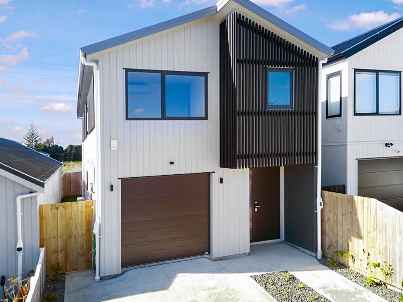 52 Horokaka Street, Massey, Auckland - Carousel 1