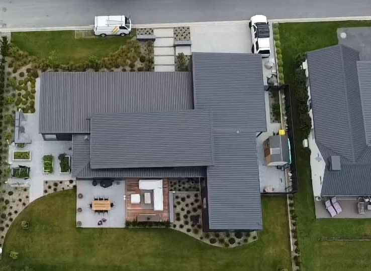5 Penny Lane, Wanaka - Carousel 1