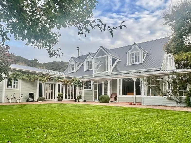 1119 Moonshine Road, Judgeford, Porirua - Carousel 1