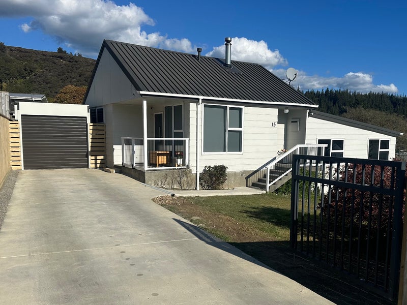 15 Edelweiss Grove, Timberlea, Upper Hutt - Carousel 1