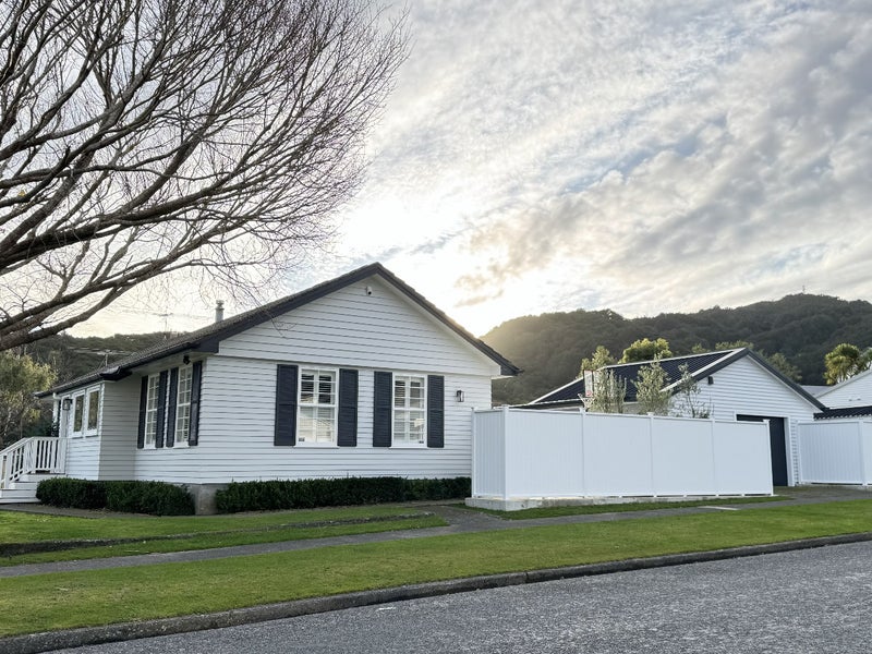 2 Karamea Grove, Wainuiomata, Lower Hutt - Carousel 1
