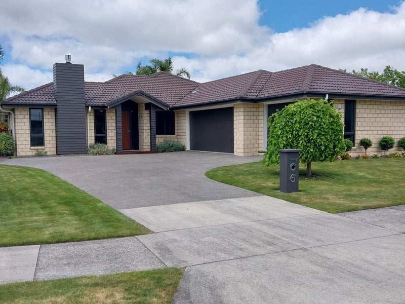 6 Kentwood Place, Flagstaff, Hamilton - Carousel 1