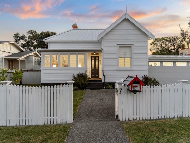 7 Tennyson Street, Northcote Point, Auckland - Carousel 1