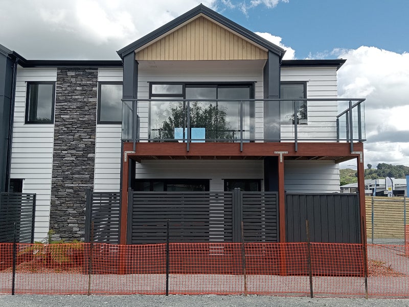 18A King Street, Upper Hutt Central, Upper Hutt - Carousel 1