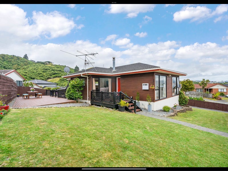2 Opurere Grove, Tirohanga, Lower Hutt - Carousel 1