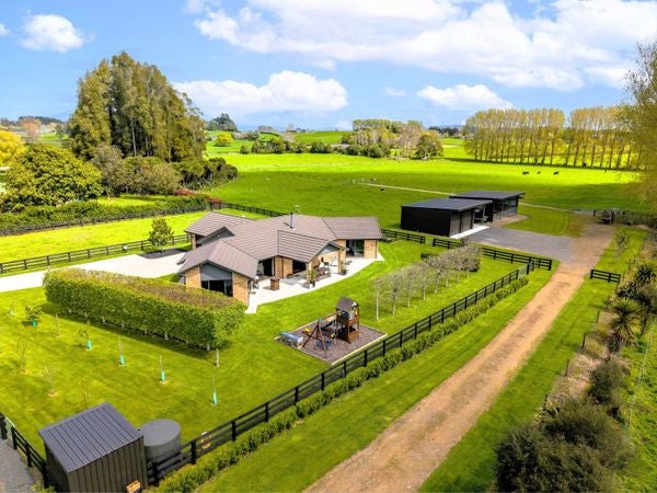 21 Barrett Road, Temple View, Hamilton - Carousel 1