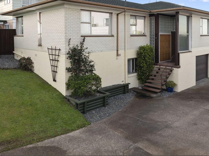 64 Monarch Avenue, Hillcrest, Auckland - Carousel 1
