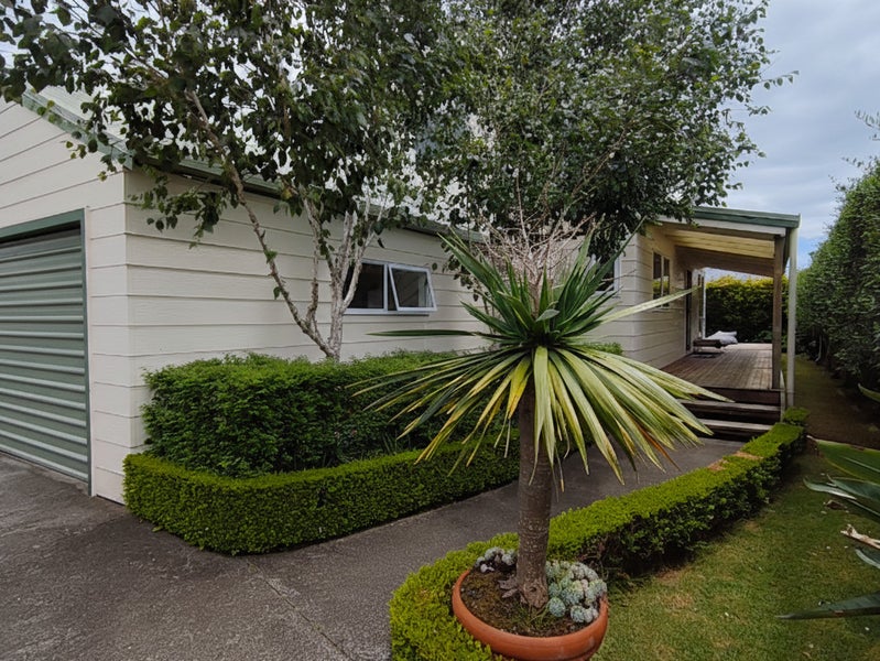 2/271 Meola Road, Point Chevalier, Auckland - Carousel 1