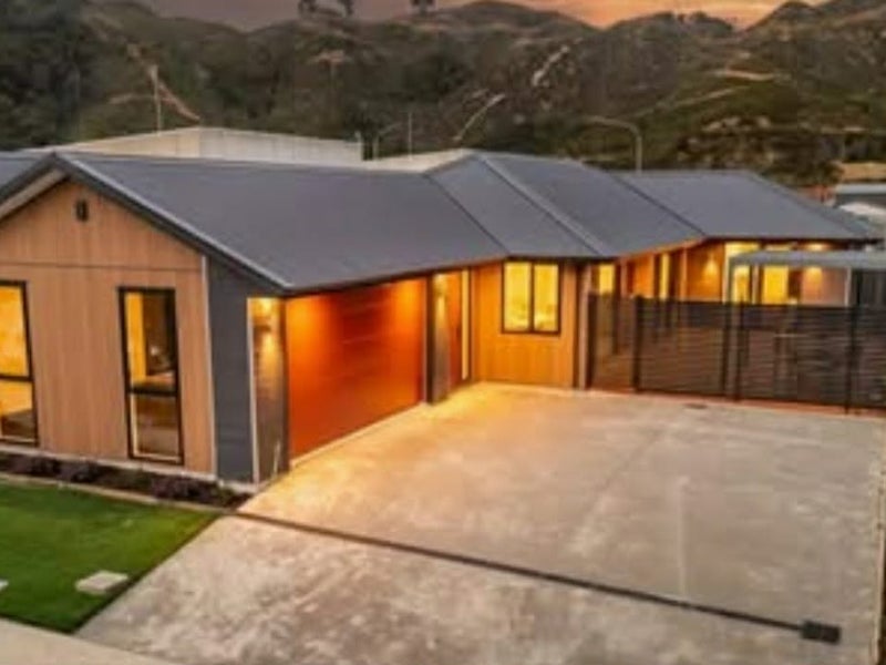 17 Cynisca Crescent, Wallaceville, Upper Hutt - Carousel 1