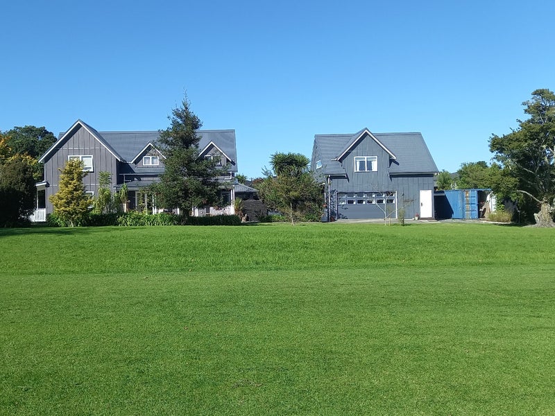 8C Roland Road, Greenhithe, Auckland - Carousel 1