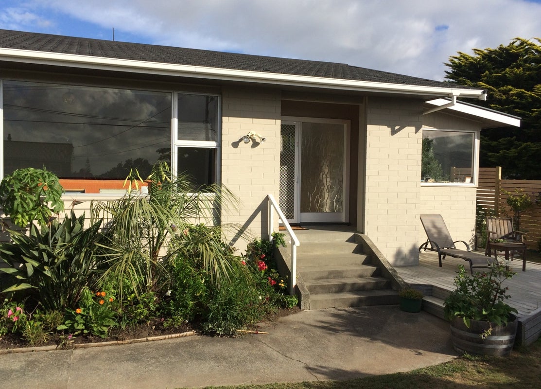 12 Kawau Grove, Waikanae Beach, Waikanae - Carousel 1