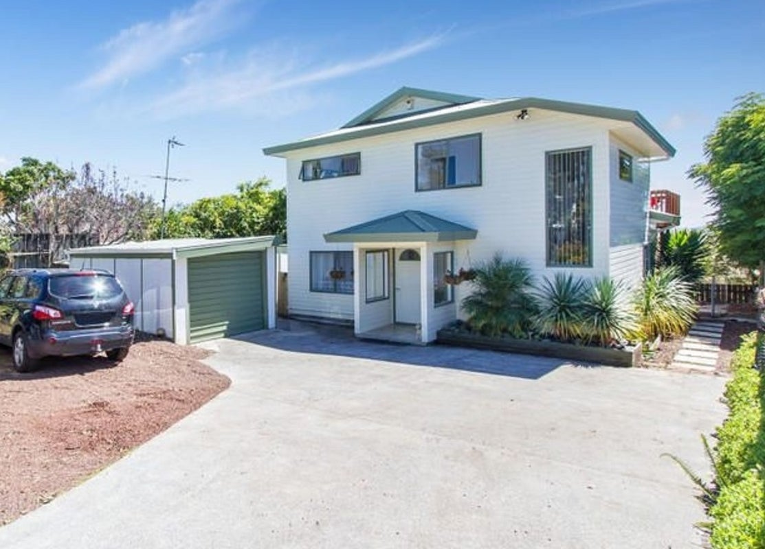 129A Golf Road, Titirangi, Auckland - Carousel 1