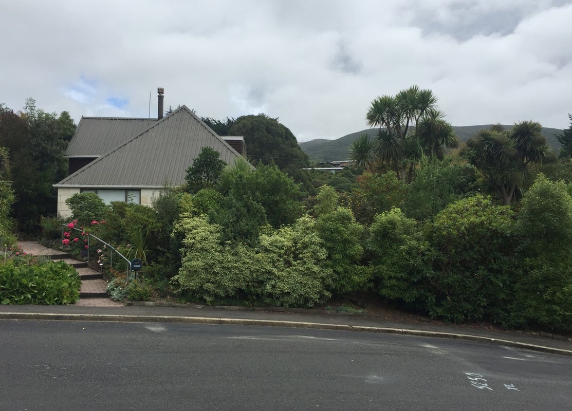 27 Garden Place, Glenleith, Dunedin - Carousel 1