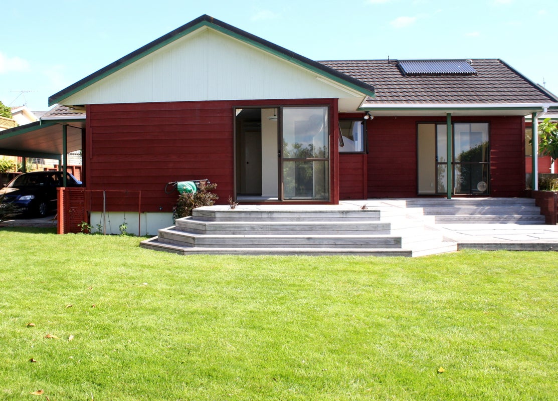 8B Kentwood Drive, Woodridge, Wellington - Carousel 1