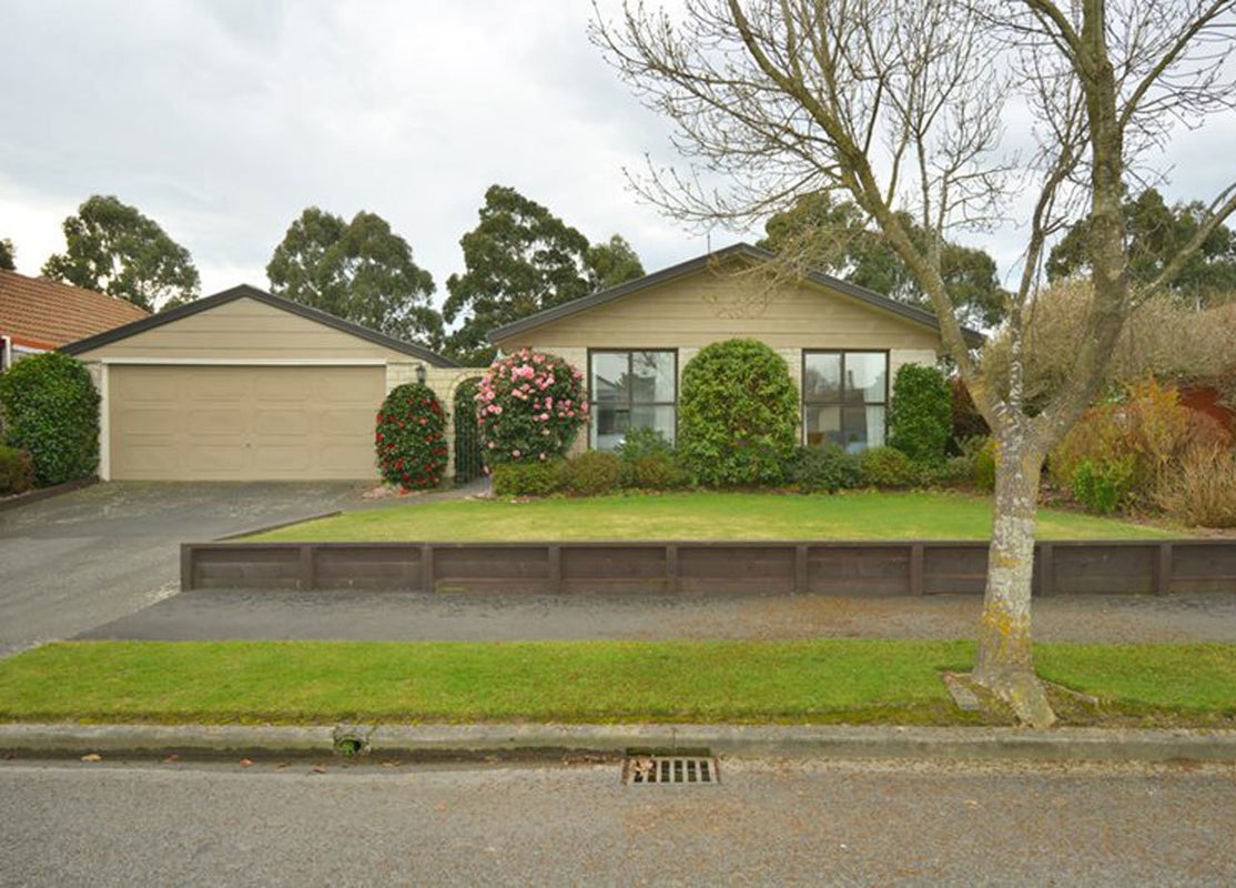 42 Karnak Crescent, Russley, Christchurch - Carousel 1