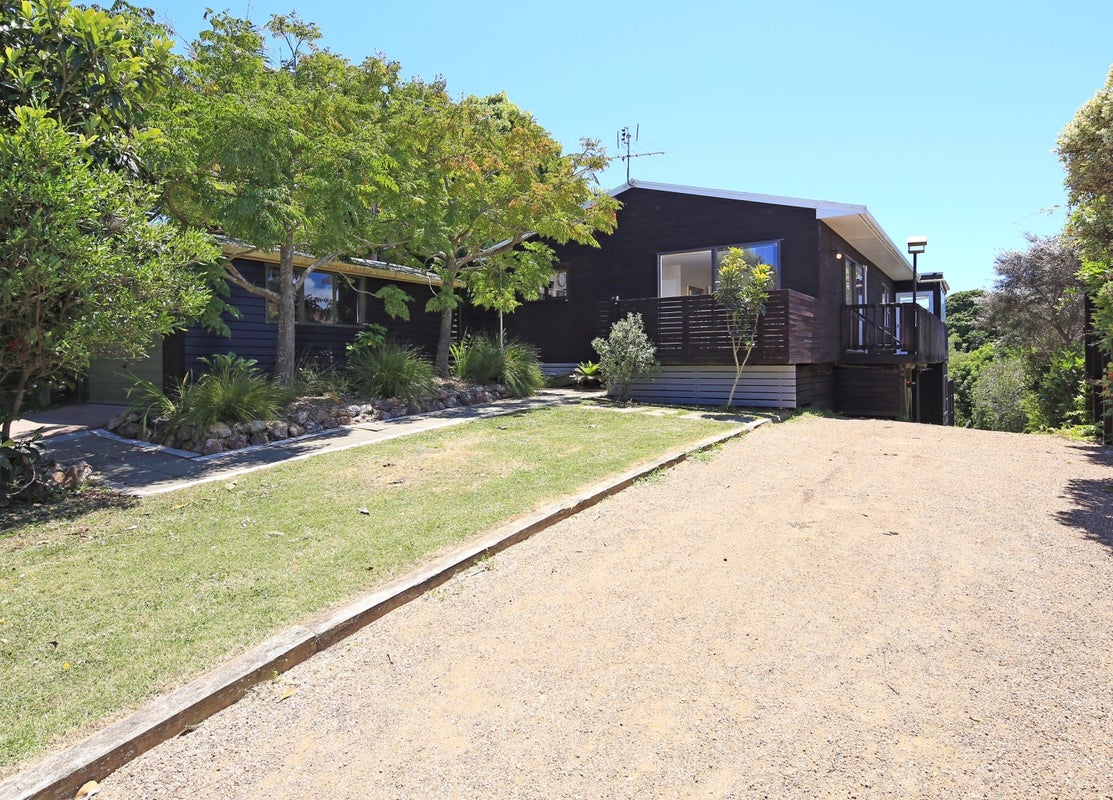 14 Ridge Road, Oneroa, Waiheke Island - Carousel 1