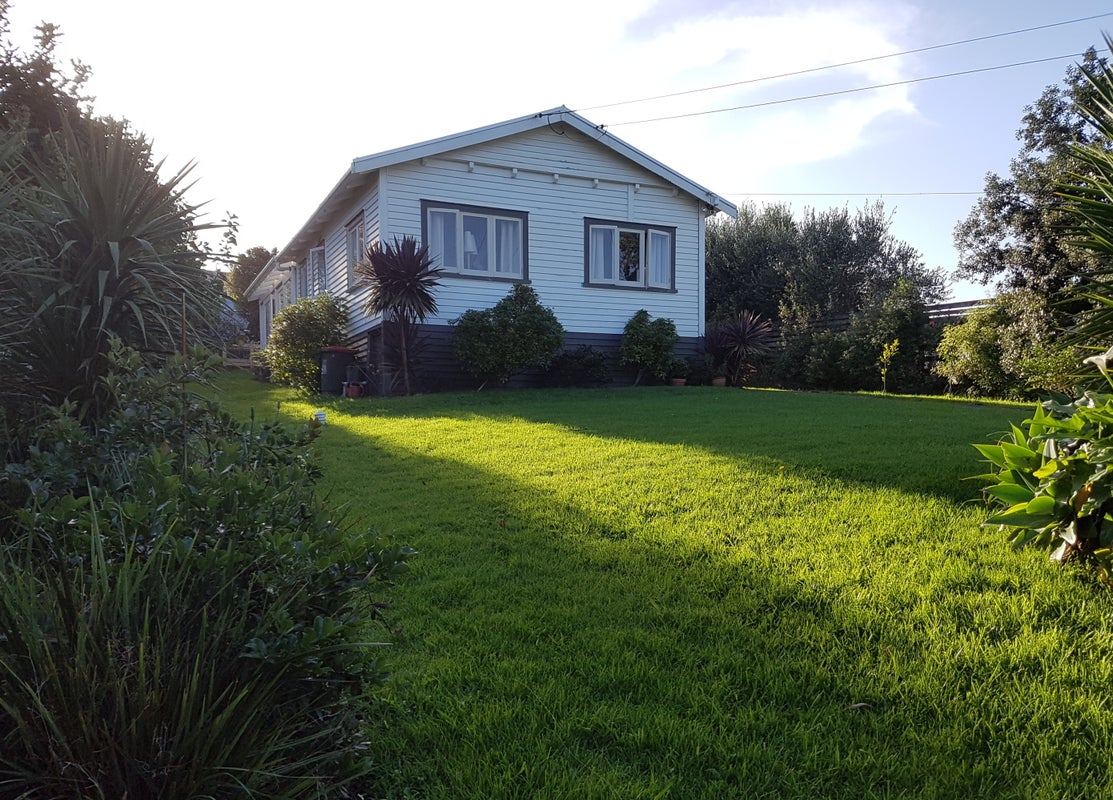 7 Weka Road, Oneroa, Waiheke Island - Carousel 1