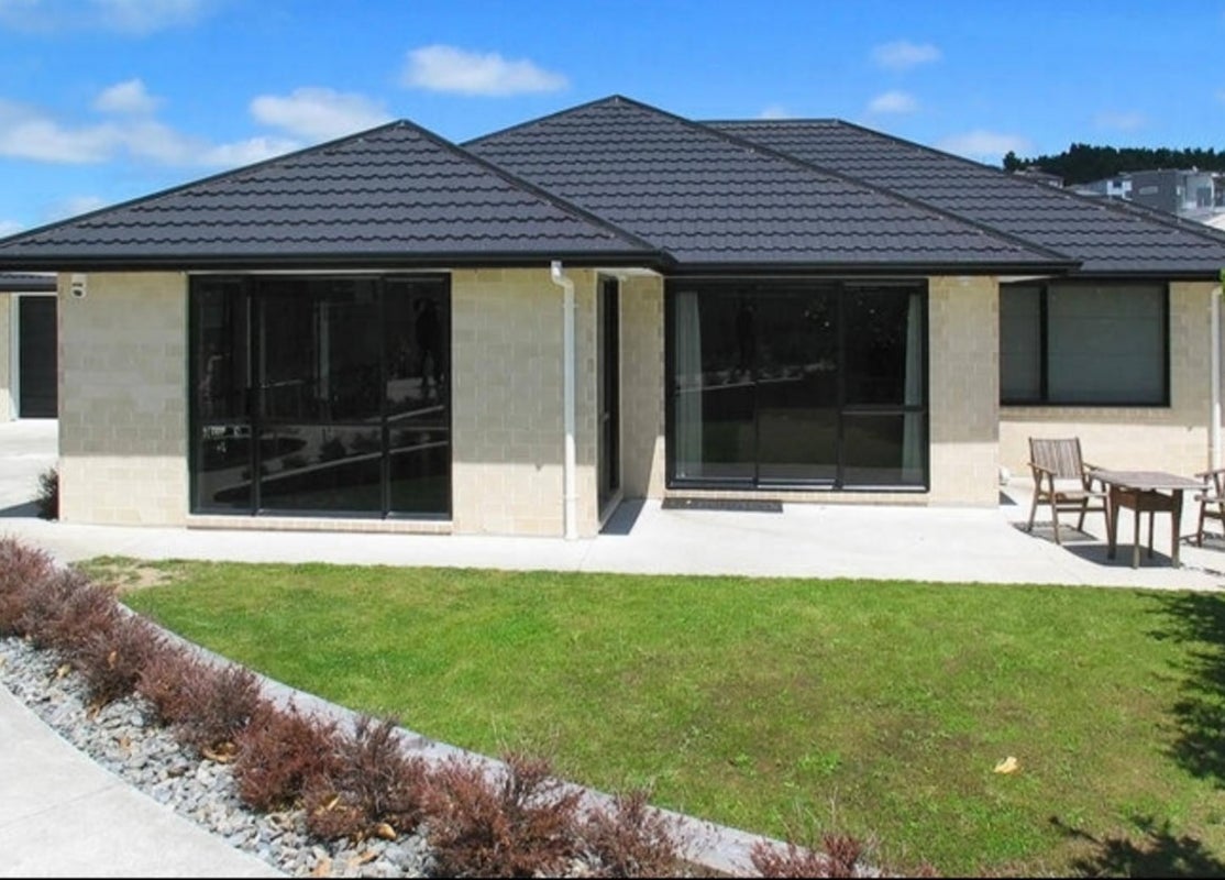 12 Greenstone Place, Aotea, Porirua - Carousel 1