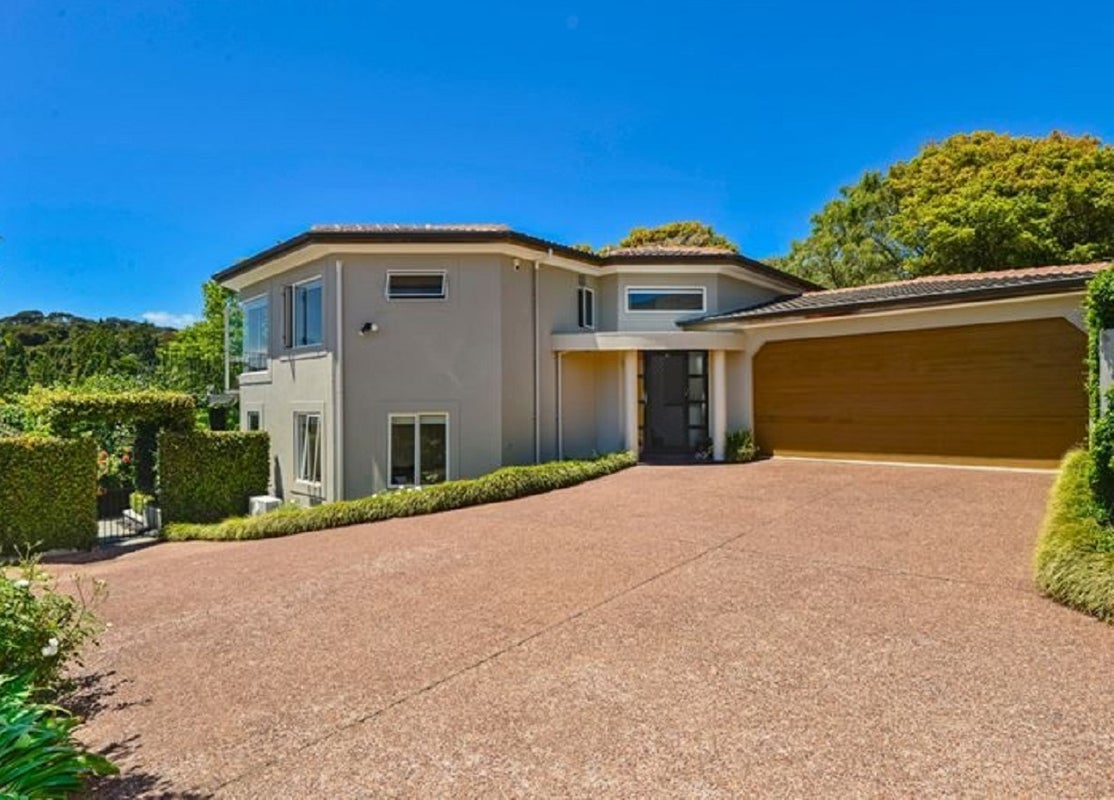2/85 Island Bay Road, Beach Haven, Auckland - Carousel 1