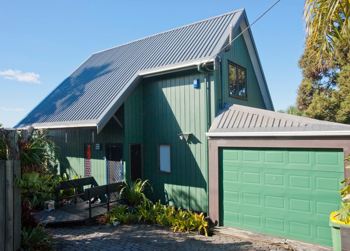 805 East Coast Road, Northcross, Auckland - Carousel 1
