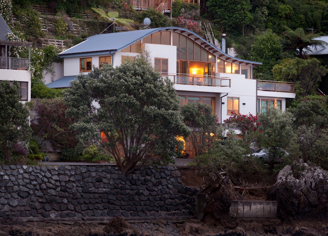 423 Karaka Bay Road, Karaka Bays, Wellington - Carousel 1