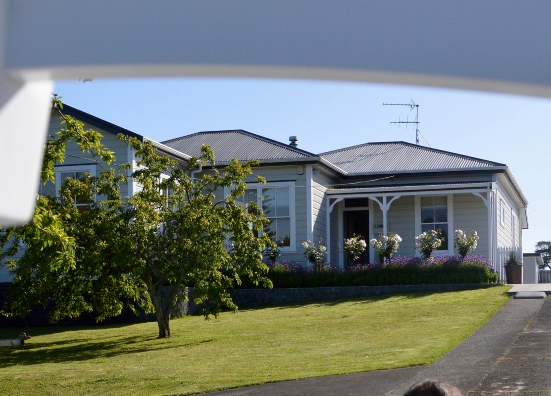 17 Crown Road, Paerata, Pukekohe - Carousel 1
