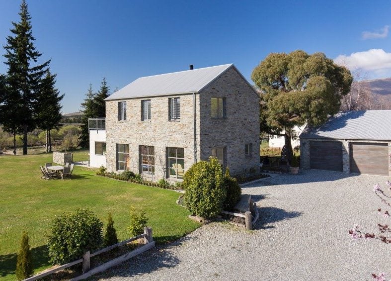 8 Sandys Lane, Wanaka - Carousel 1