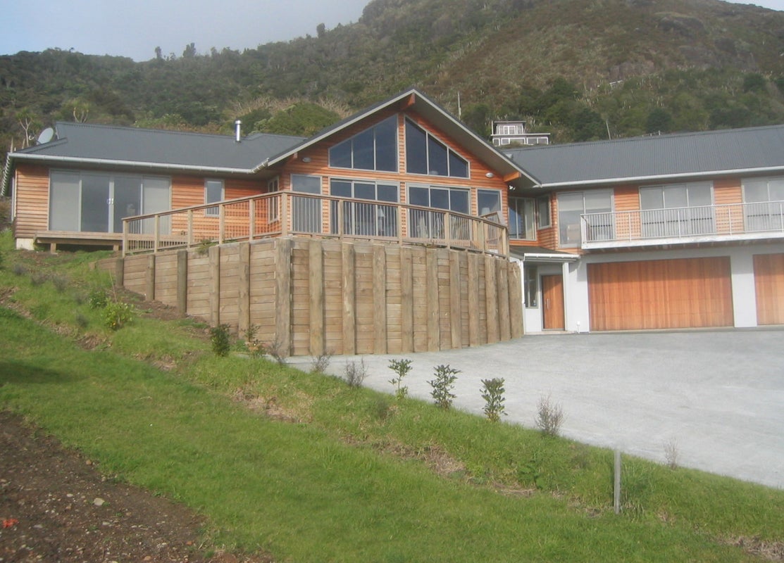 4 Rayner Road, Piha, Piha - Carousel 1