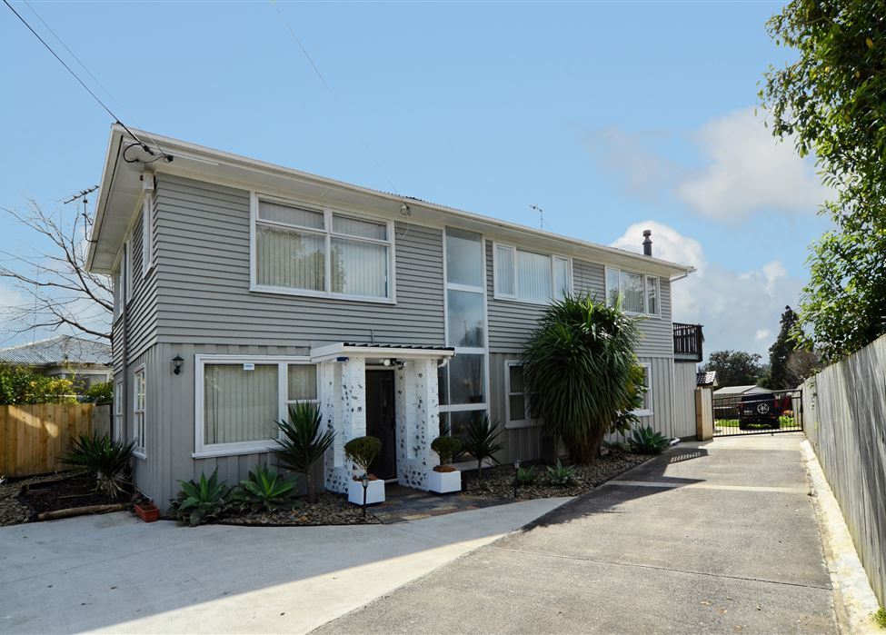 9B Harrington Road, Henderson, Auckland - Carousel 1
