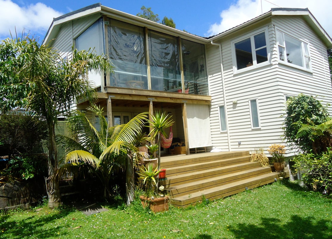 17 Island Bay Road, Beach Haven, Auckland - Carousel 1