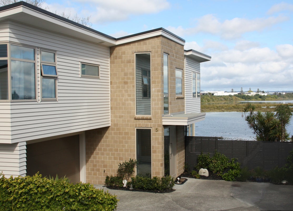 33E Seaside Avenue, Waterview, Auckland - Carousel 1