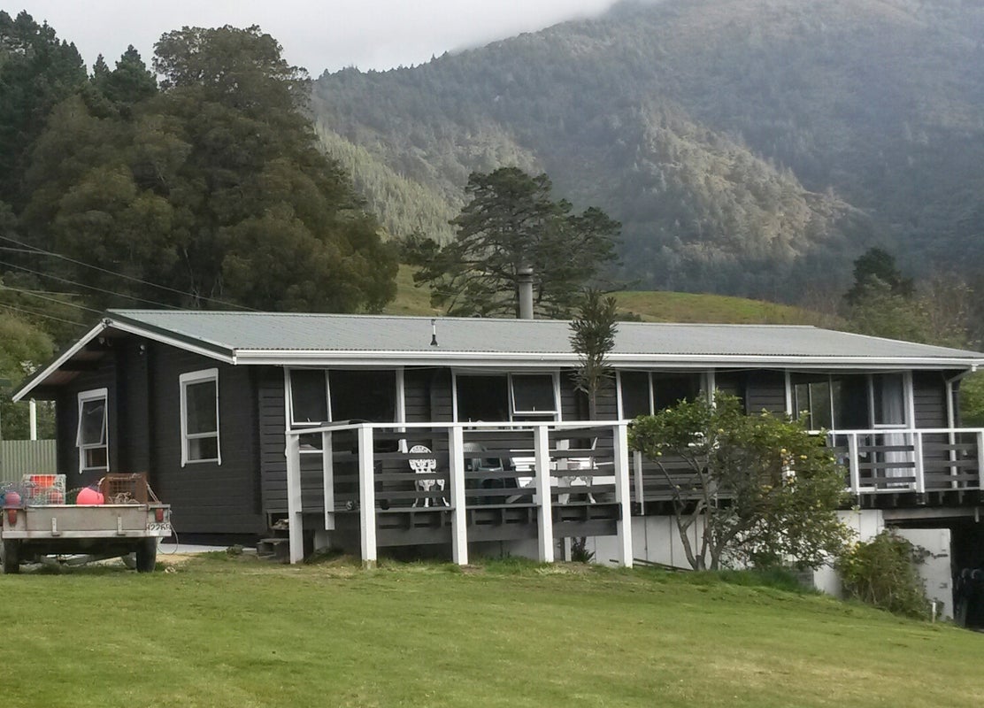 11 Mccormicks Road, Whatamango Bay, Picton - Carousel 1