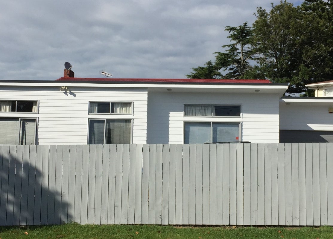 11A Alwyn Avenue, Te Atatu South, Auckland - Carousel 1