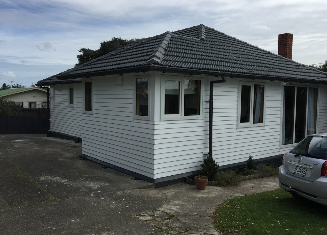 1/388 Te Atatu Road, Te Atatu Peninsula, Auckland - Carousel 1
