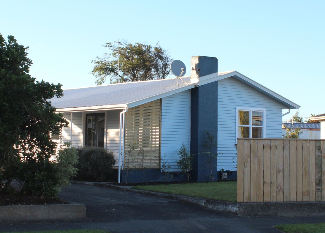 44 Pembroke Street, Highbury, Palmerston North - Carousel 1