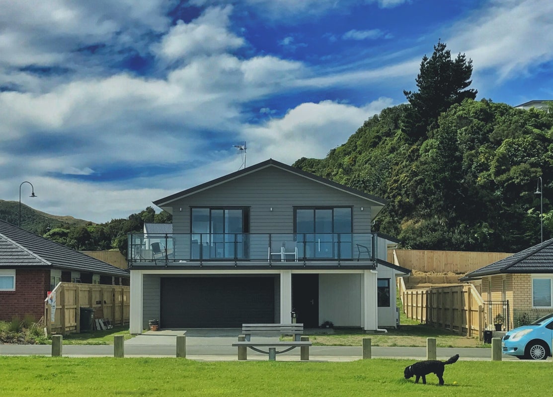 8 Lime Grove, Maungaraki, Lower Hutt - Carousel 1