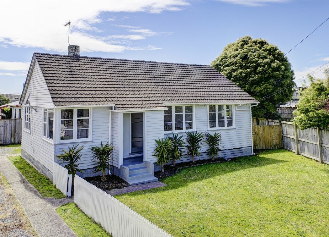 2 Hawk Street, Frankton, Hamilton - Carousel 1